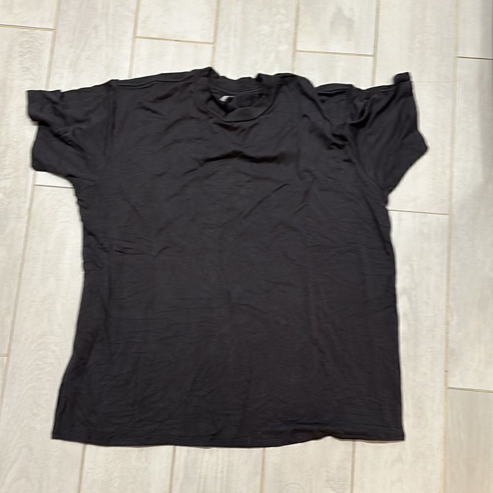 Set active NWT XS GREY TEE